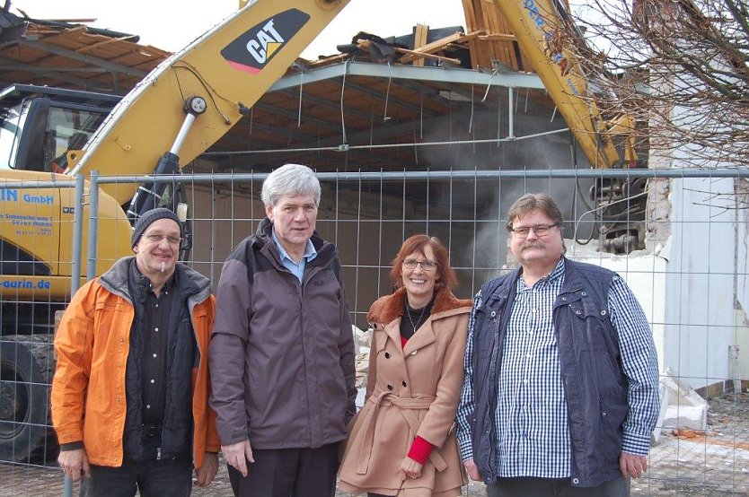 Mit dem Teilabriss leitet man vergangene Woche den Umbau der Alten Festhalle ein (Foto: WBG Sollstedt)
