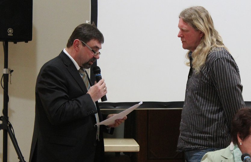 Wahl der/des 1. ehrenamtlichen Beigeordneten (Foto: Karl-Heinz Herrmann) Wahl der/des 1. ehrenamtlichen Beigeordneten (Foto: Karl-Heinz Herrmann)