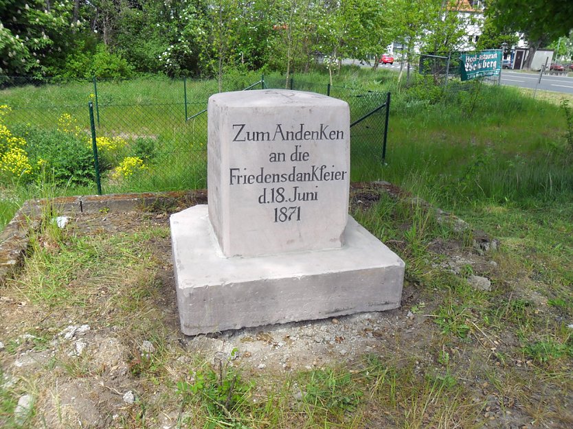 Arterner Friedensstein wieder hergestellt (Foto: Andreas Schm&ouml;lling)