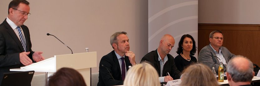 Blick auf das Podium (Foto: nnz)