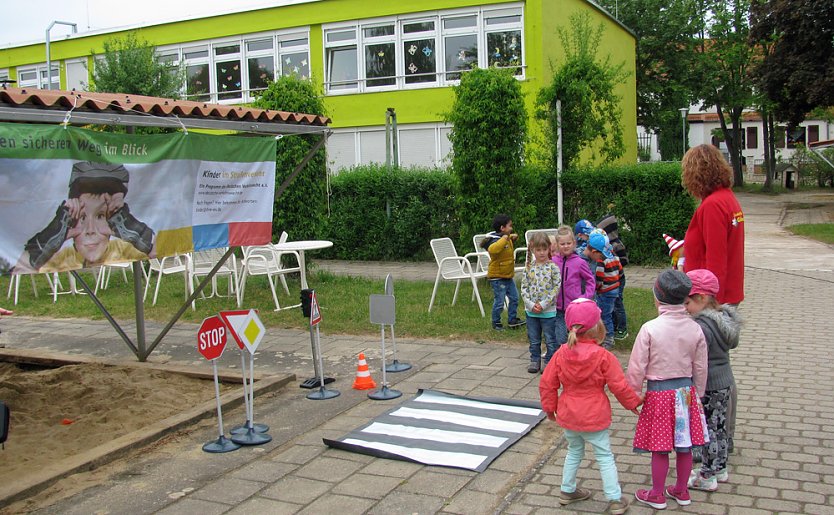 Verkehrssicherheitstag in Kita Gänseblümchen Roßleben (Foto: Bernd Müller) Verkehrssicherheitstag in Kita Gänseblümchen Roßleben (Foto: Bernd Müller)