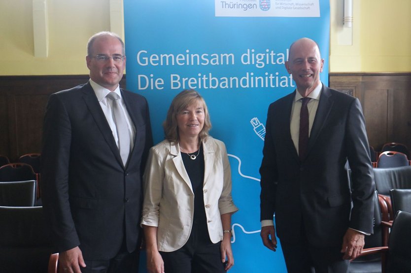 Landrat Matthias Jendricke, Nordhausens "Breitbandpatin" Dr. Mehne und Th&uuml;ringens Wirtschaftsminister Wolfgang Tiefensee (Foto: Angelo Glashagel)