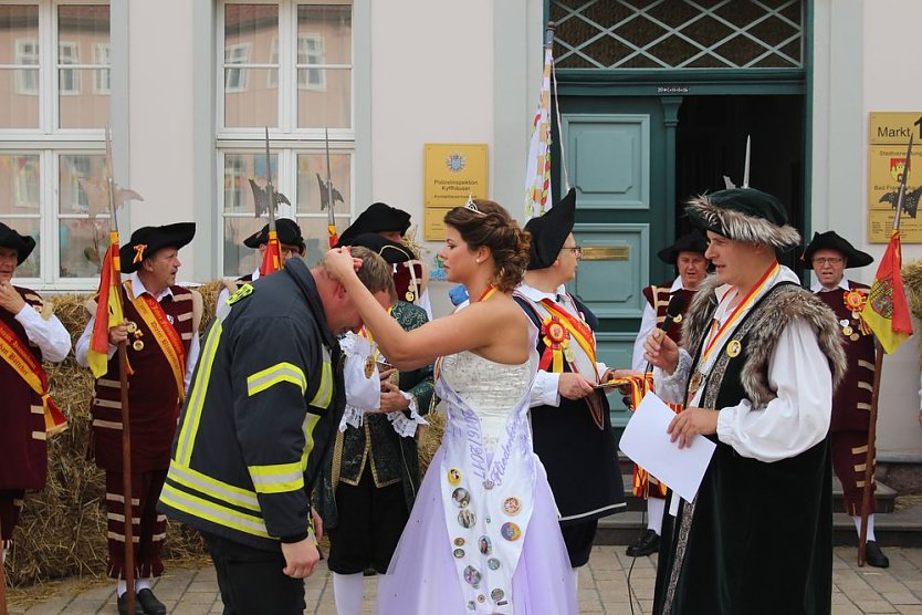 Hausm&auml;nner verk&uuml;nden wieder Er&ouml;ffnung des Bauernmarkts (Foto: Karl-Heinz Herrmann)