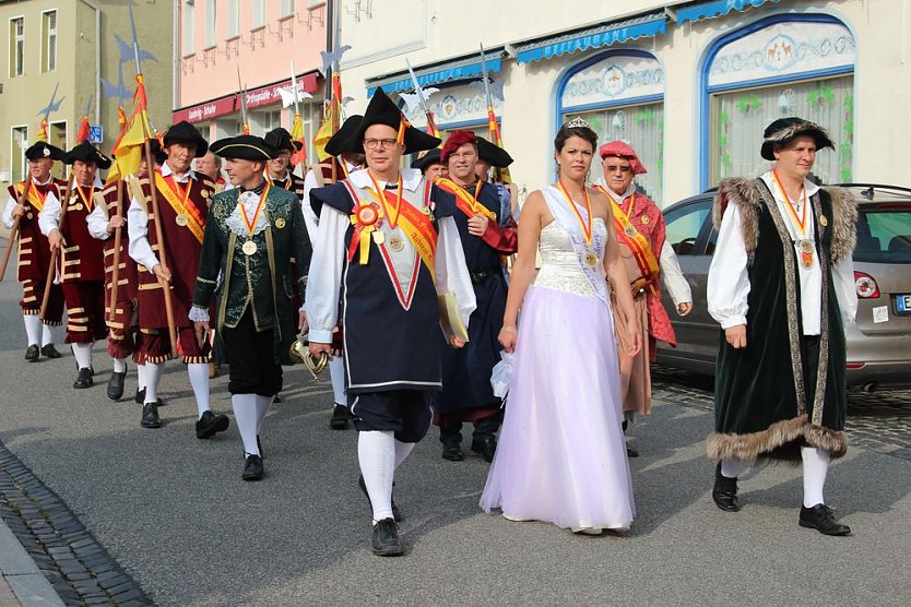 Hausm&auml;nner verk&uuml;nden wieder Er&ouml;ffnung des Bauernmarkts (Foto: Karl-Heinz Herrmann)