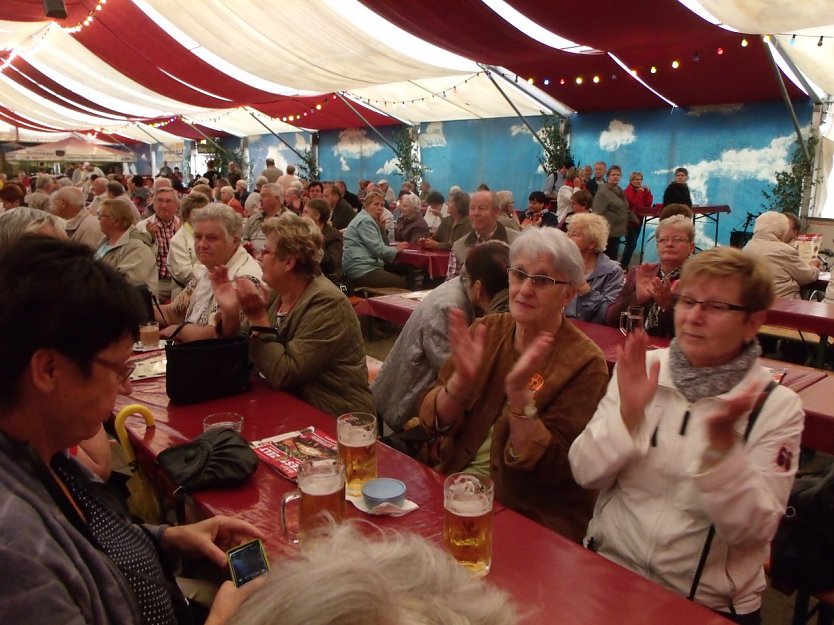 Dicht an dicht saßen die Besucher (Foto: bwi) Dicht an dicht saßen die Besucher (Foto: bwi)