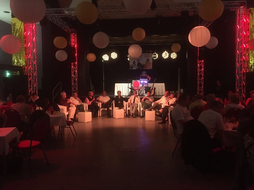 Wie war das damals - Gespr&auml;chsrunde zum Horizont Geburtstag im Jugendclubhaus (Foto: Sophie Reuter)