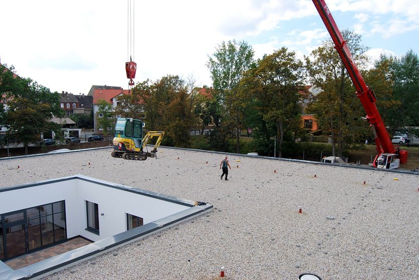 Der fliegende Minibagger (Foto: Helios Eisleben)
