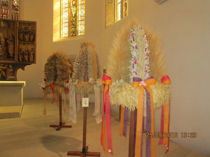 Sch&ouml;n anzuschauen, die Erntekronen (Foto: Kathrin M&auml;del)