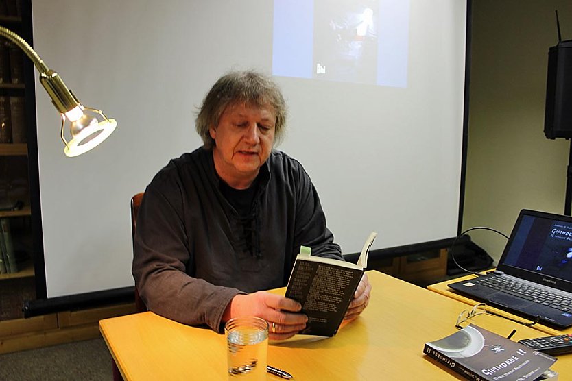 Giftig ging es in der Bibliothek zu (Foto: Karl-Heinz Herrmann)