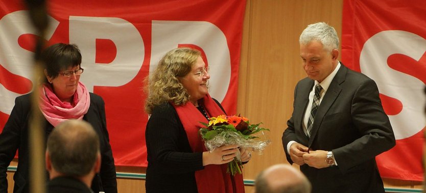 Dorothea Marx gratuliert Lemme als erste (Foto: nnz)