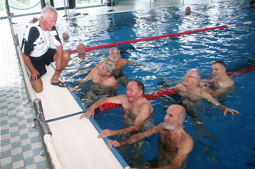 Großer Andrang heute Vormittag beim Seniorenschwimmen (Foto: Uwe Tittel)