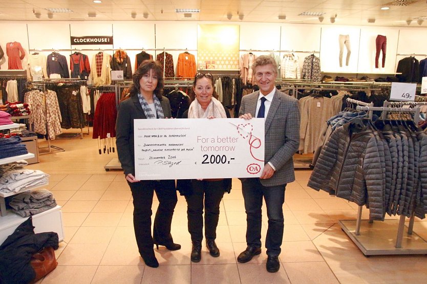 C&A spendet f&uuml;r die "Klassenreise zur Musik" (Foto: Patrick Grabe, Pressestelle Stadt Nordhausen )