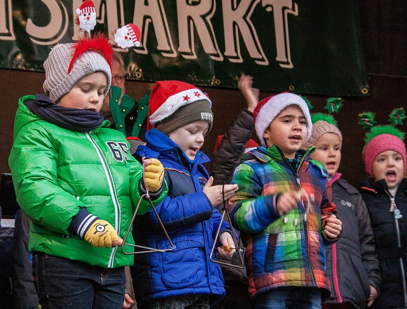 KInderprogramm zum Adventsmarkt (Foto: J&uuml;rgen Schicht)
