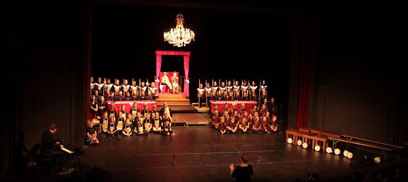 Die Klassenreise zur Musik auf der B&uuml;hne des Nordh&auml;user Theaters (Foto: Angelo Glashagel)