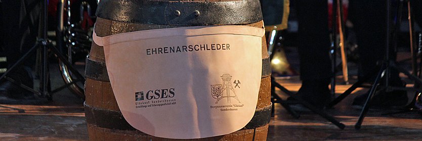 Ministerpr&auml;sident bekam Schl&auml;ge (Foto: Karl-Heinz Herrmann)