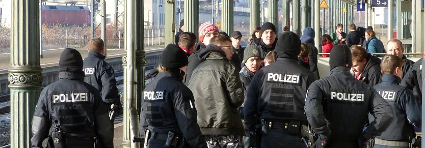 Erste Cottbus-Fans begr&uuml;&szlig;t (Foto: nnz)