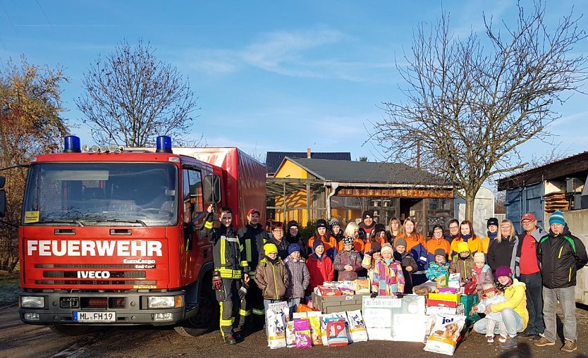 Spenden&uuml;bergabe (Foto: FFw Helfta)