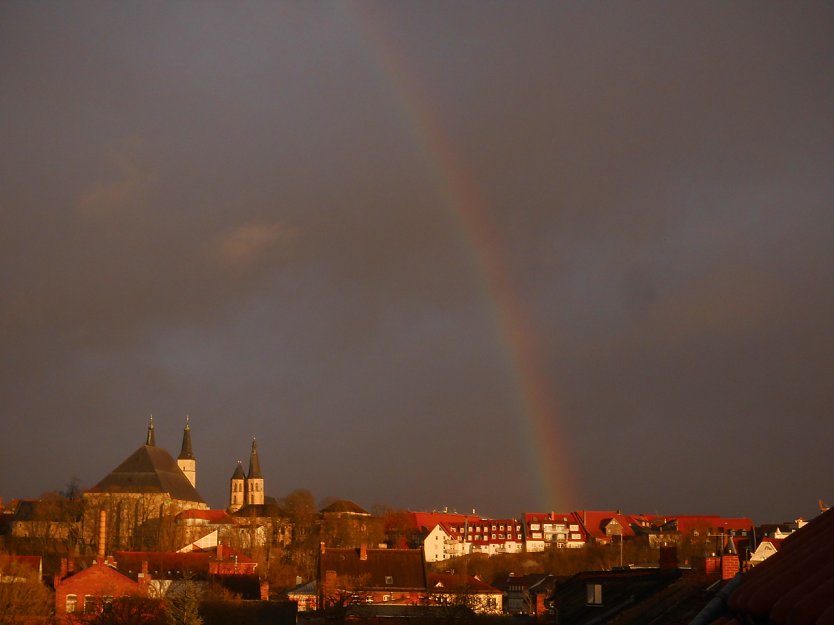 Regenbogen über Nordhausen (Foto: Bernd Thielbeer) Regenbogen über Nordhausen (Foto: Bernd Thielbeer)