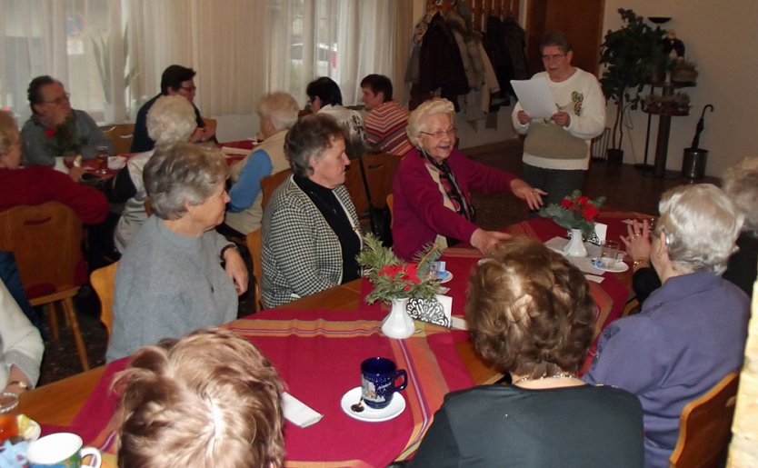 Kaffeetafel mit Geburtstagskindern im WB 4 (Foto: Thomas Leipold)