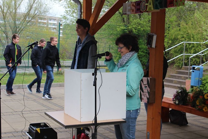 Lesegarten in der Östertalschule eröffnet (Foto: Karl-Heinz Herrmann)