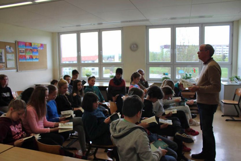 Lesegarten in der Östertalschule eröffnet (Foto: Karl-Heinz Herrmann)