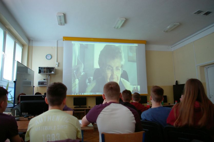 Videokonferenz mit Halina Birenbaum in Israel (Foto: Villa Lampe )