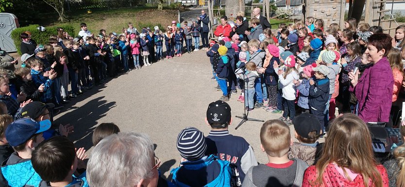 Alle Kids waren bei der Auszeichnung dabei (Foto: nnz)