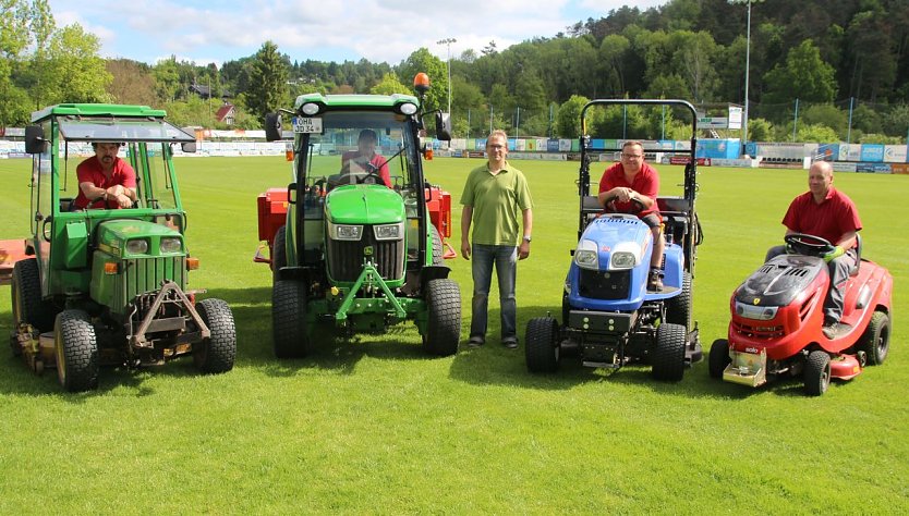 Rasen wird "saniert" (Foto: P. Grabe/Stadt Nordhausen)