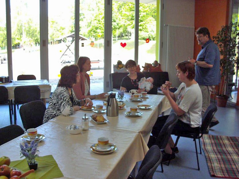 Mit B&uuml;rgermeisterin gefr&uuml;hst&uuml;ckt (Foto: Freizeitzentrum Artern)