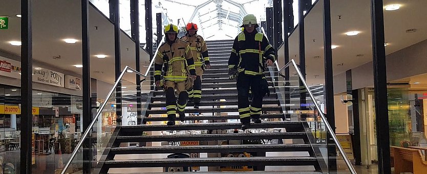 Letzte Kontrollen durch die Berufsfeuerwehr (Foto: nnz)