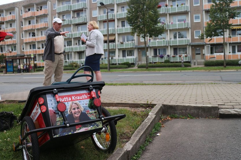 Bürgermeisterin Jutta Krauth im Straßenwahlkampf (Foto: Angelo Glashagel)