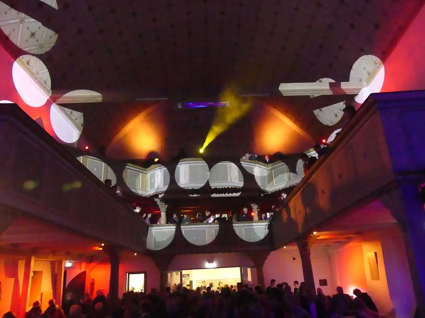 ag der Er&ouml;ffnung am 31.10.17 - nun, die Beleuchtung wird diesen Samstag wohl eine andere werden (Foto: Regina Englert)