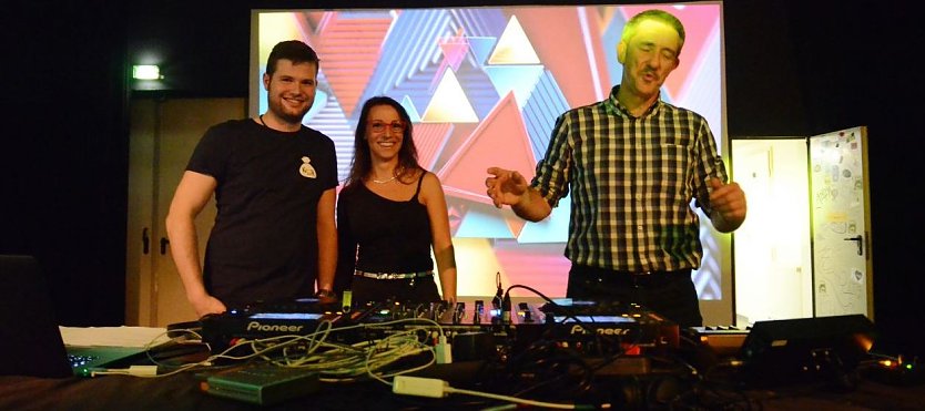 Im Klubhaus ging die Prof-Musi ab (Foto: N. Schulz)