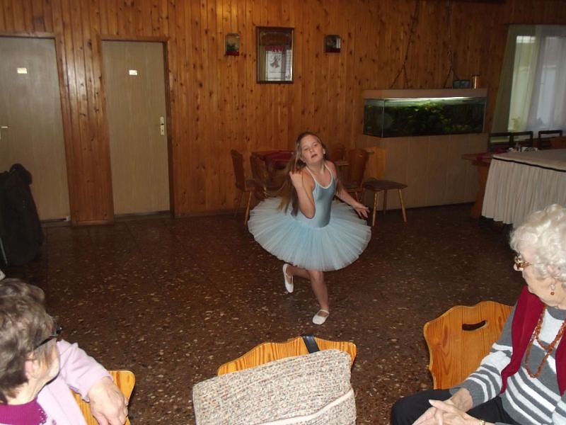 WB 4 Weihnachtsfeier mit besonderem Ballett-Tanz (Foto: Thomas Leipold)