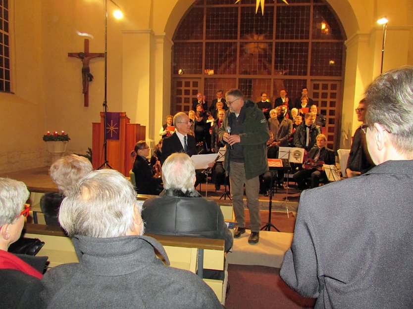 Arterner Heimatverein ARATORA überreichte Orgel-Spende (Foto: Andreas Schmölling) Arterner Heimatverein ARATORA überreichte Orgel-Spende (Foto: Andreas Schmölling)