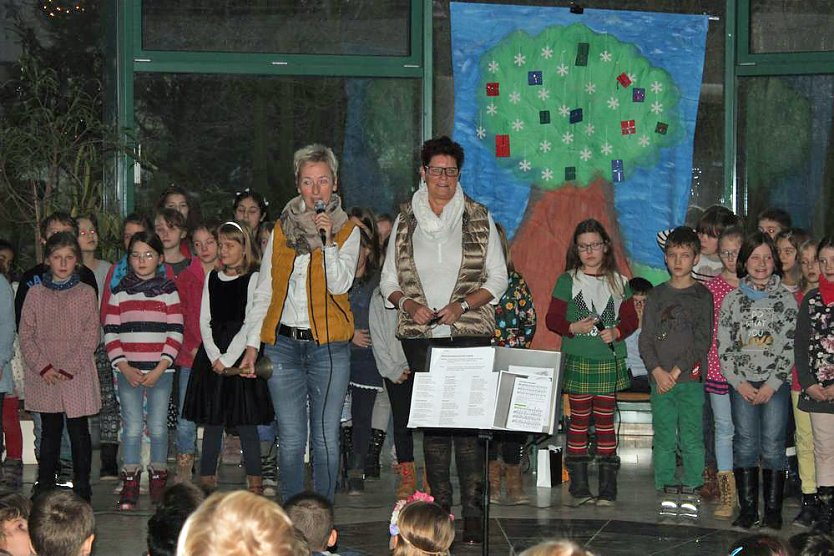 Weihnachtsliede in der Talstra&szlig;e (Foto: Karl-Heinz Herrmann)
