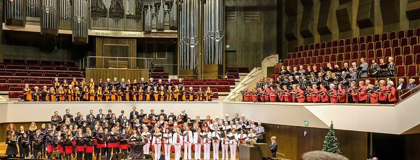 Gewandhaussingen auserwählter Chöre (Foto: Siegfried Wenzel) Gewandhaussingen auserwählter Chöre (Foto: Siegfried Wenzel)