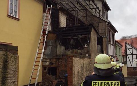 Toter bei Wohnhausbrand (Foto: Polizei)