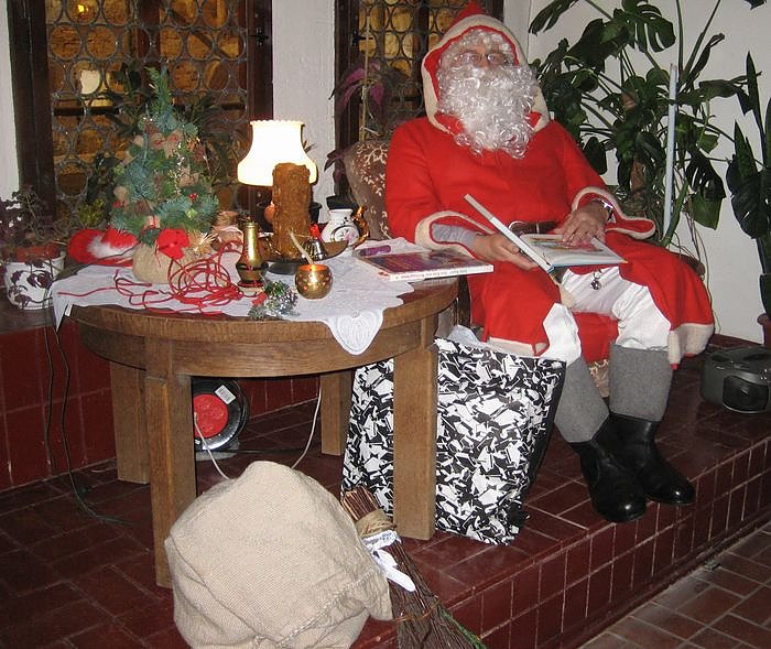 Weihnachtsmann im Festsaal (Foto: privat)