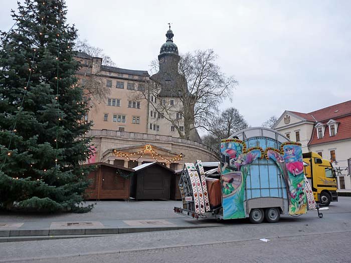 Aufbau Weihnachtsmarkt (Foto: Karl-Heinz Herrmann)