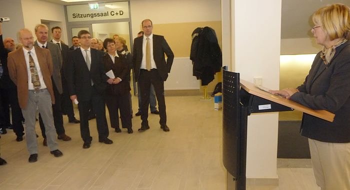 Übergabe an den Mieter (Foto: nnz) Übergabe an den Mieter (Foto: nnz)