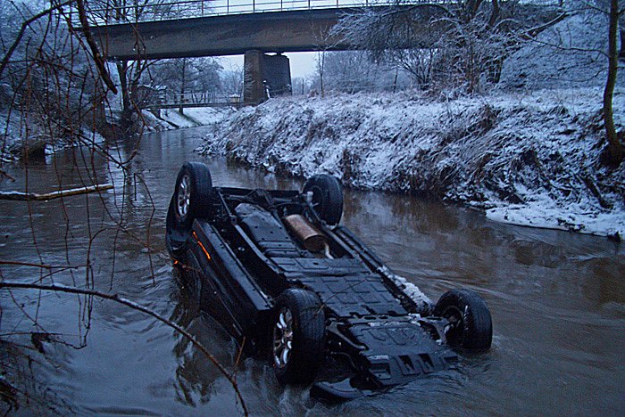 Unfall bei Göllingen (Foto: Polizeiinspektion Kyffhäuser) Unfall bei Göllingen (Foto: Polizeiinspektion Kyffhäuser)