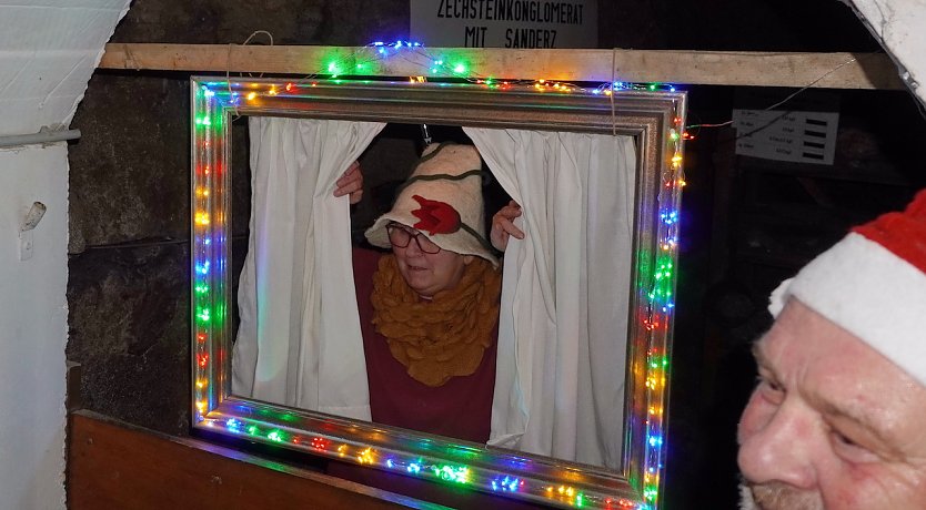 Türchen öffnen (Foto: Lydia Schubert) Türchen öffnen (Foto: Lydia Schubert)