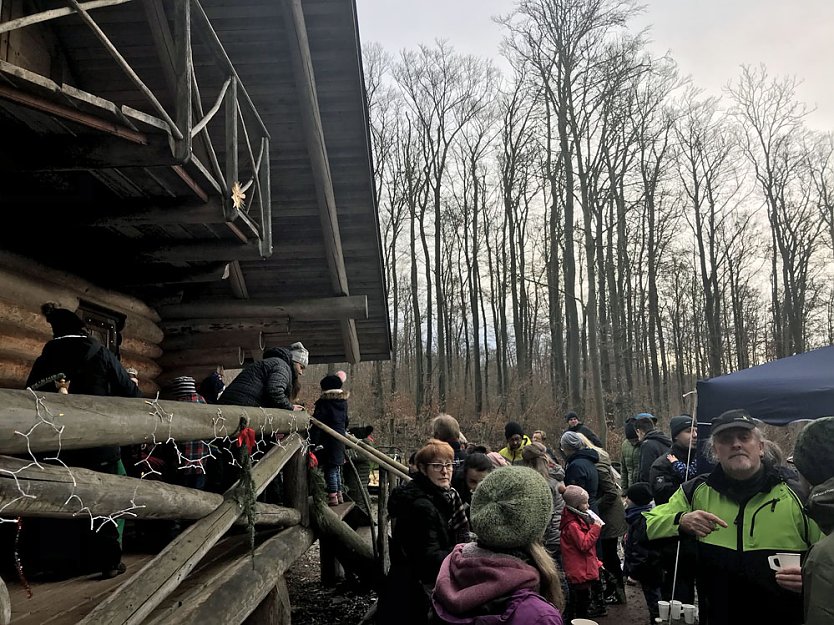 Weihnachtsmann und Blutbuchenk&ouml;nigin waren am Possen (Foto: Steffen Eisfeld)