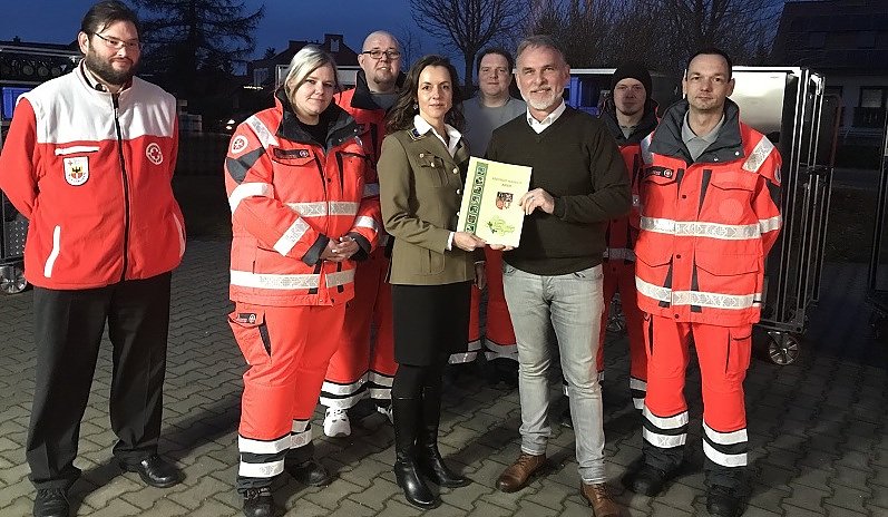 Übergabe LKW (Foto: LRA UH) Übergabe LKW (Foto: LRA UH)