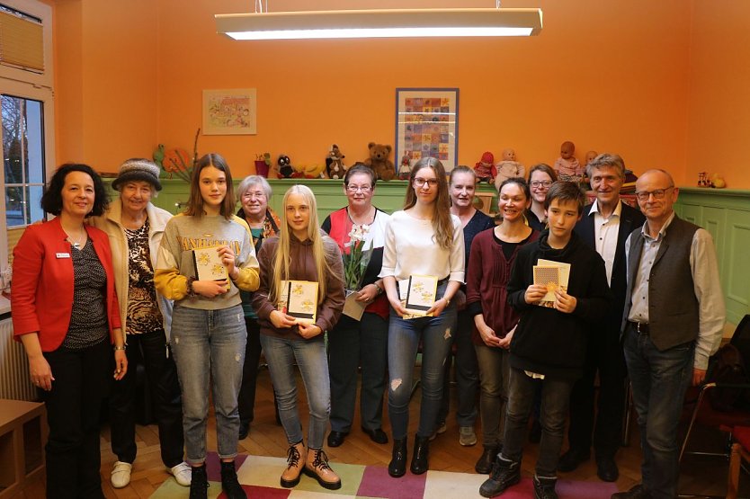 Geschichtenerzähler im Familienzentrum ausgezeichnet (Foto: Angelo Glashagel) Geschichtenerzähler im Familienzentrum ausgezeichnet (Foto: Angelo Glashagel)