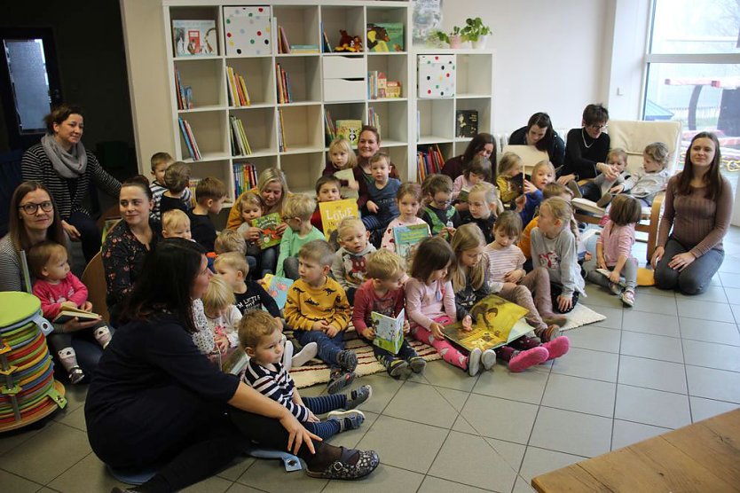 Kinderbibliothek in Großfurra eröffnet (Foto: Karl-Heinz Herrmann) Kinderbibliothek in Großfurra eröffnet (Foto: Karl-Heinz Herrmann)