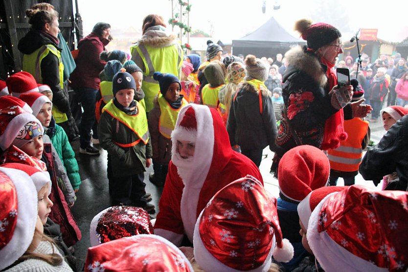 Weihnachtsmarkt in Sondershausen eröffnet (Foto: Karl-Heinz Herrmann) Weihnachtsmarkt in Sondershausen eröffnet (Foto: Karl-Heinz Herrmann)