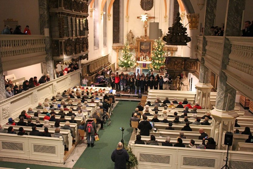 Kinder bringen Licht ins Dunkel (Foto: Karl-Heinz Herrmann)