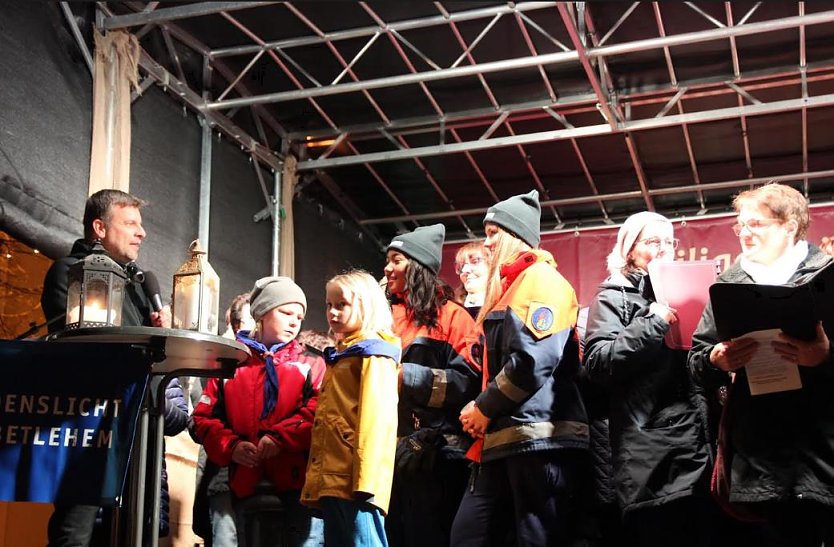 Friedenslicht (Foto: Feuerwehr Heiligenstadt) Friedenslicht (Foto: Feuerwehr Heiligenstadt)